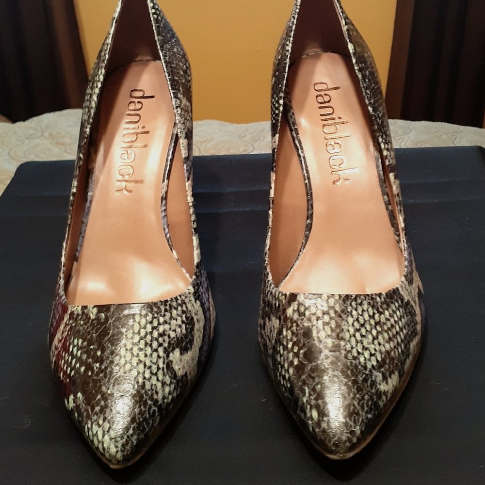 ONE-OF-A KIND  Daniblack Lilac Python Pump